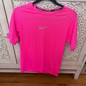 CLOSE OUT SALE: Nike Running - Nike Aeroreact Exercise T-Shirt - Small